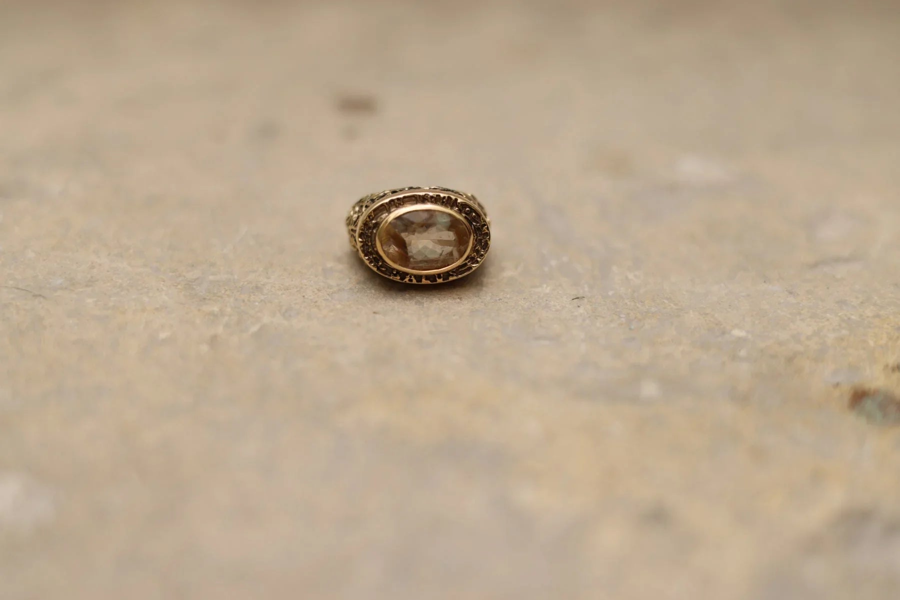 IN ERBIS SALUS CHAMPAGNE RING