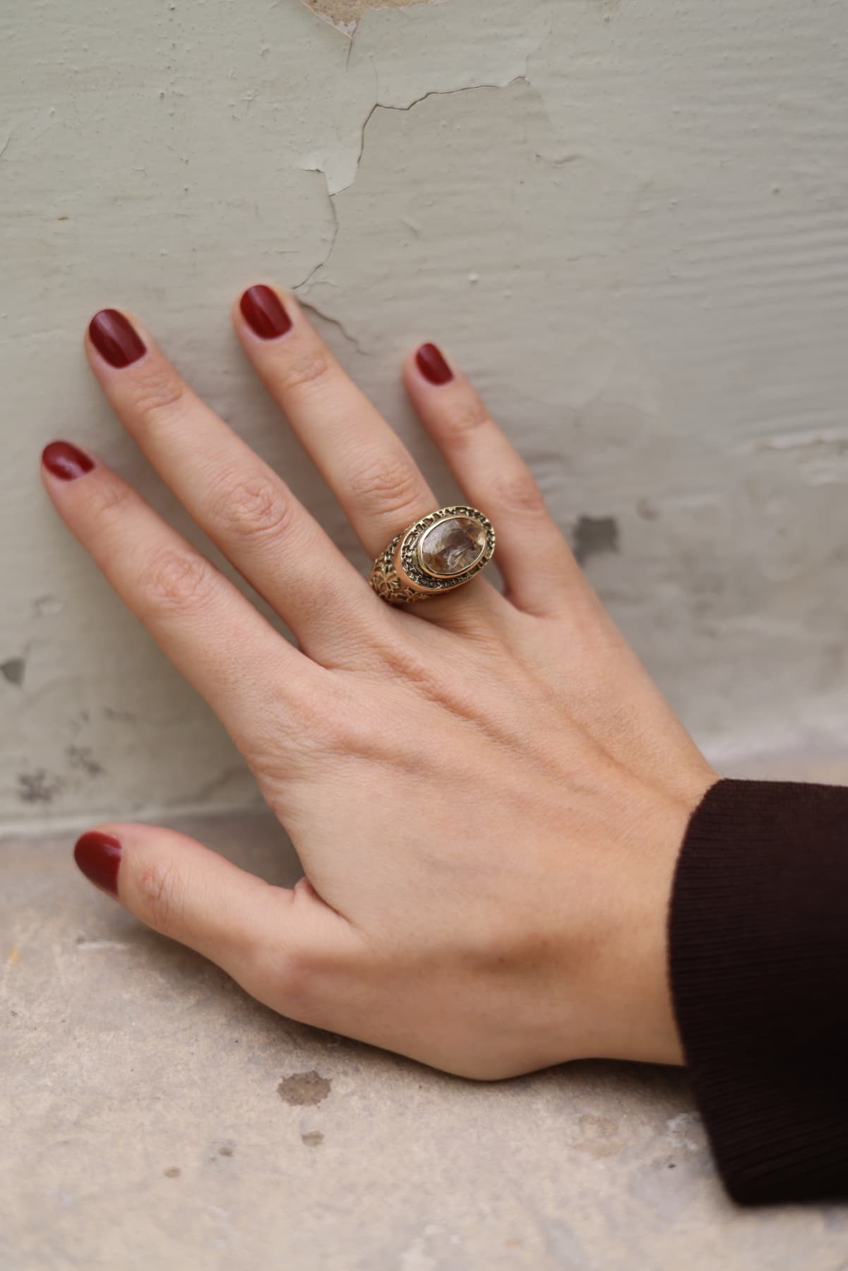 IN ERBIS SALUS CHAMPAGNE RING