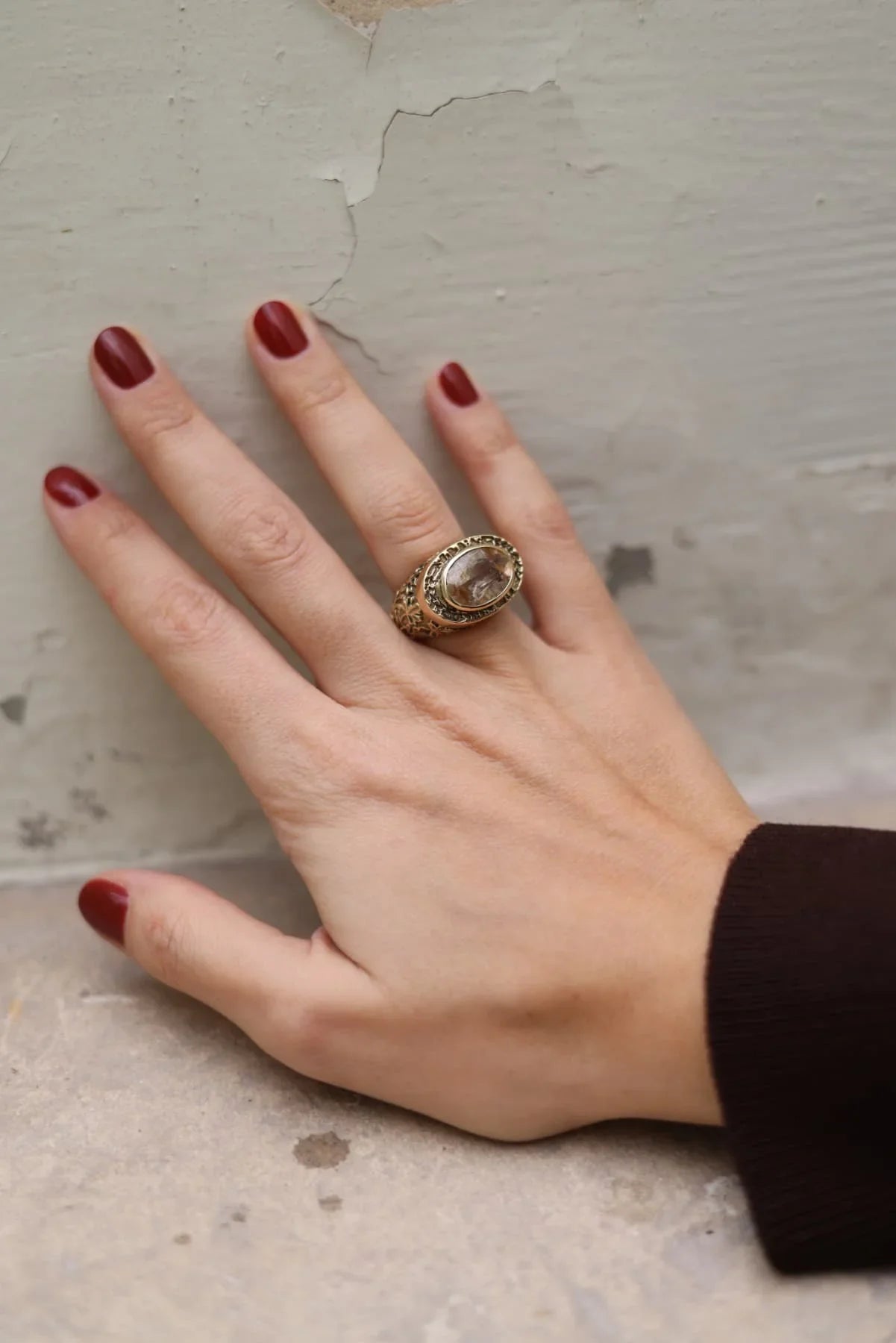 IN ERBIS SALUS CHAMPAGNE RING