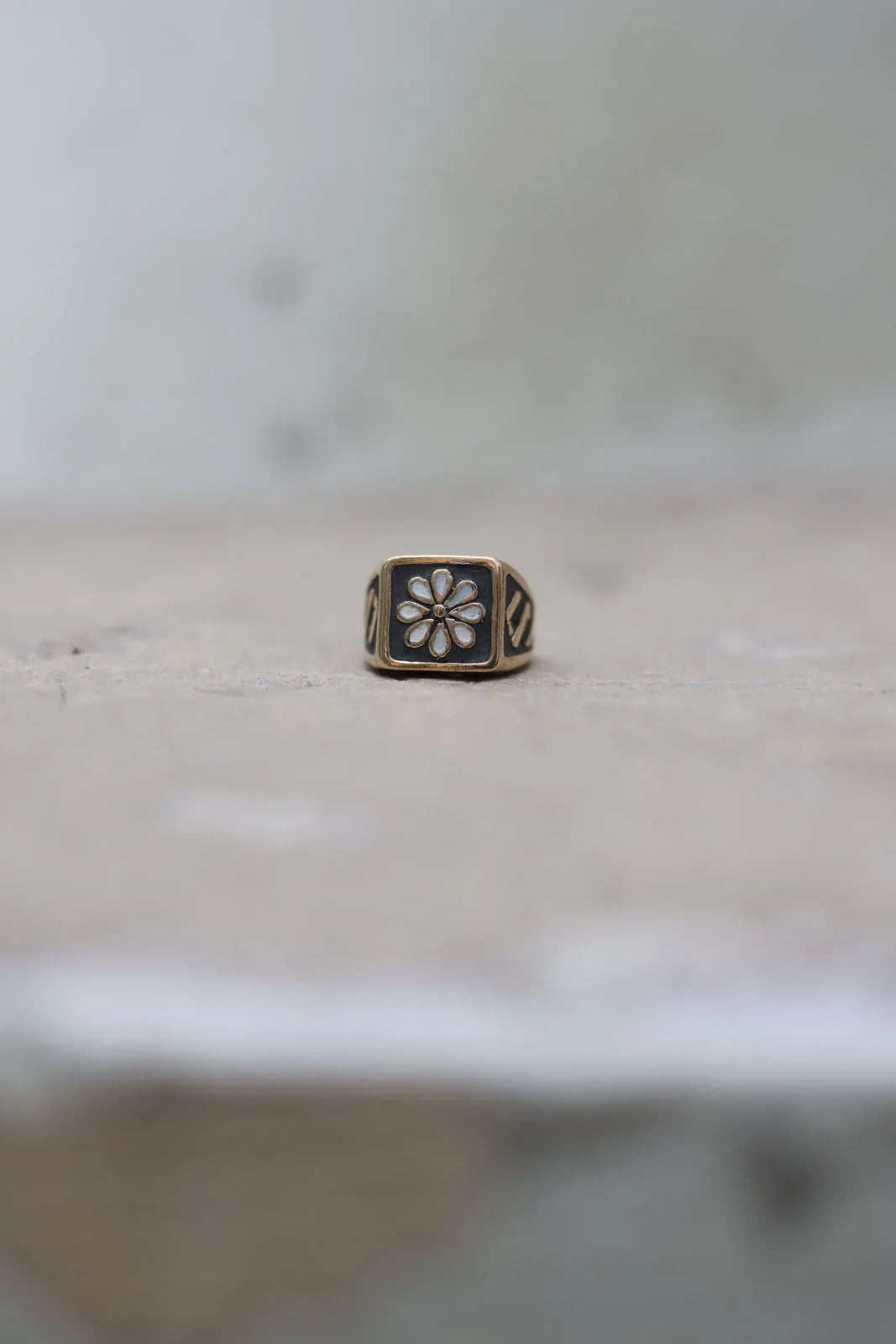 ANELLO CEMENTINE FIORE NERO