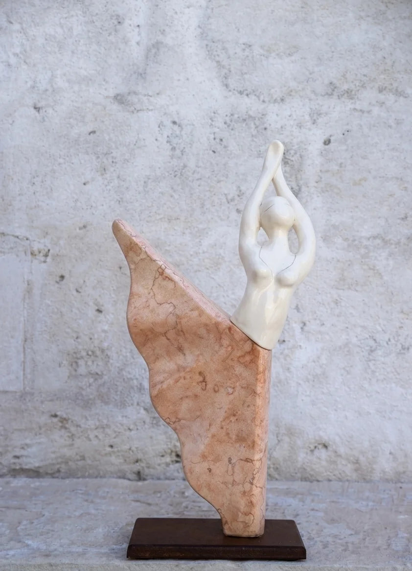 BALLERINA CON GONNA IN MARMO