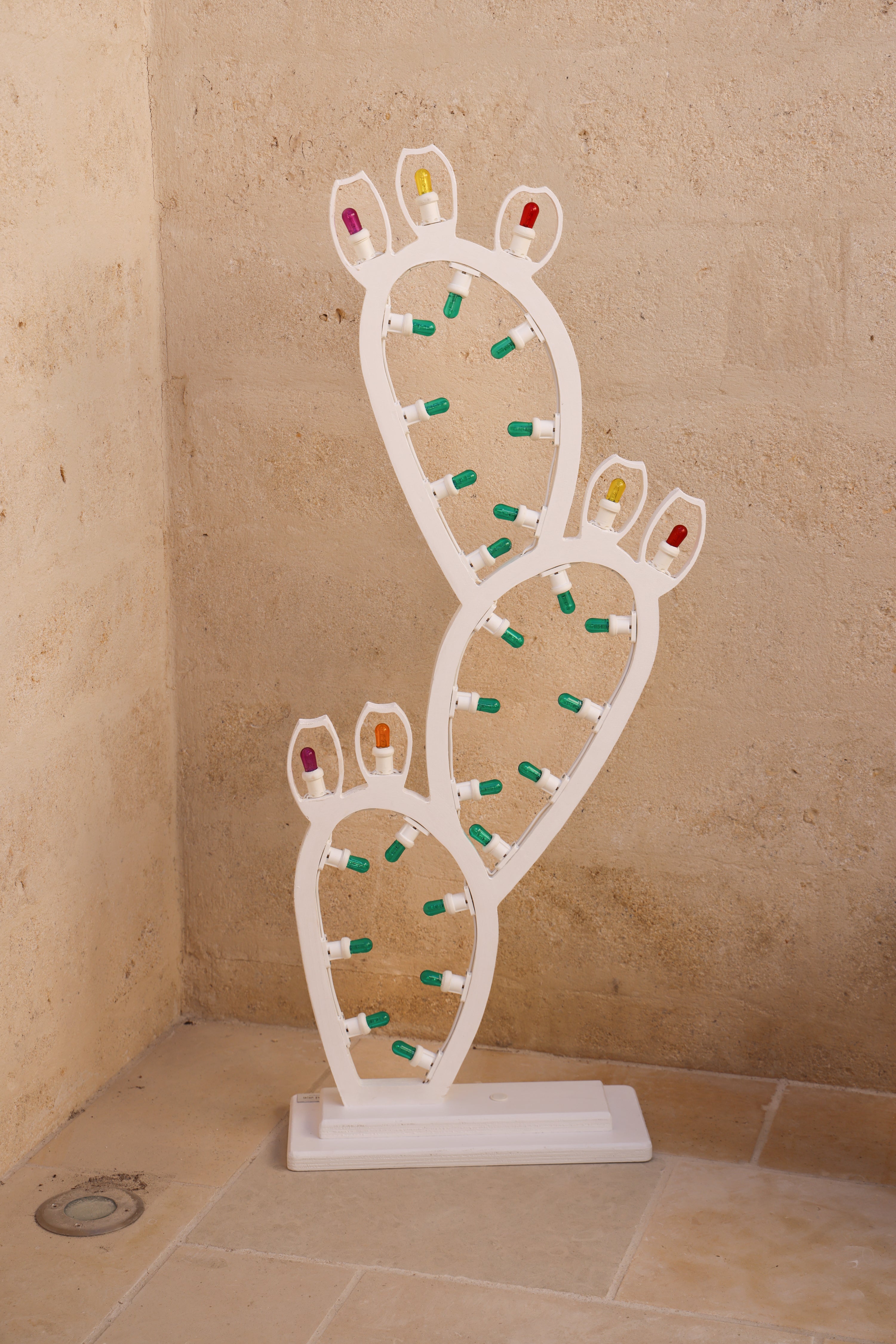 LUMINARIA THREE-PAD PRICKLY PEAR