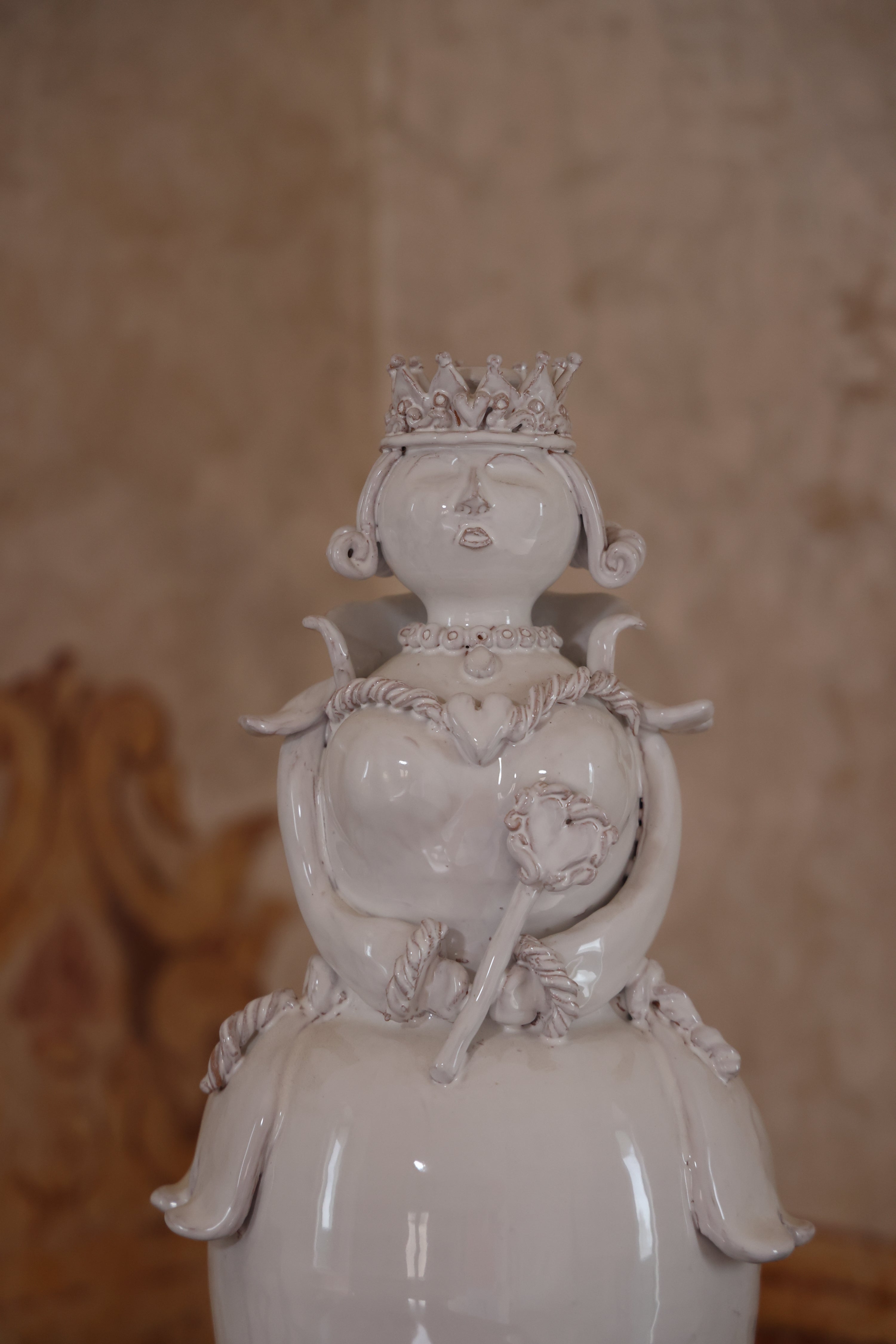 TERRACOTTA ROUNDED QUEEN