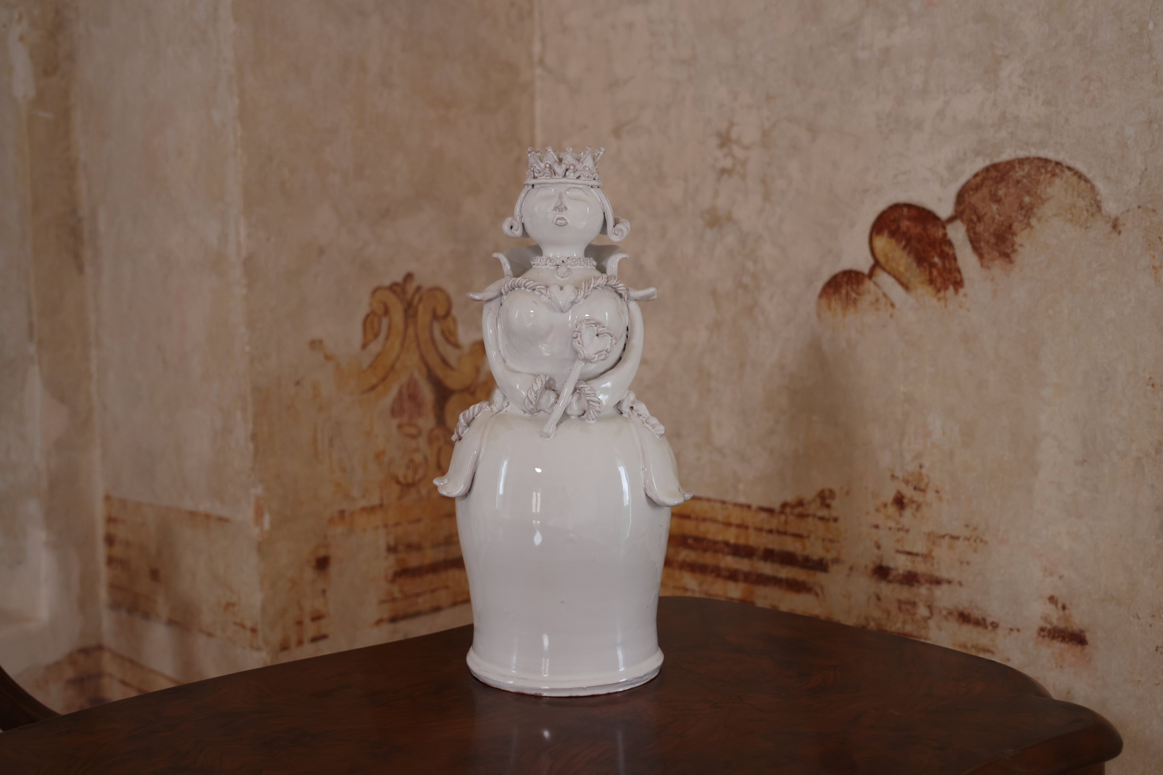 TERRACOTTA ROUNDED QUEEN